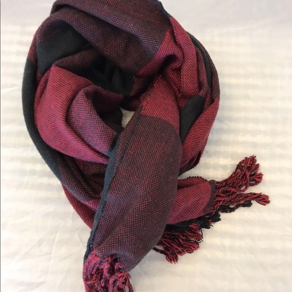 Hollister Heck Print Rectangular Scarf Red/ Burgundy - Picture 4 of 8